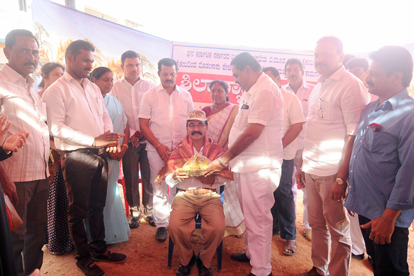 ಟ್ರಾಫಿಕ್ ಸೇವಕನಿಗೆ ಸನ್ಮಾನ